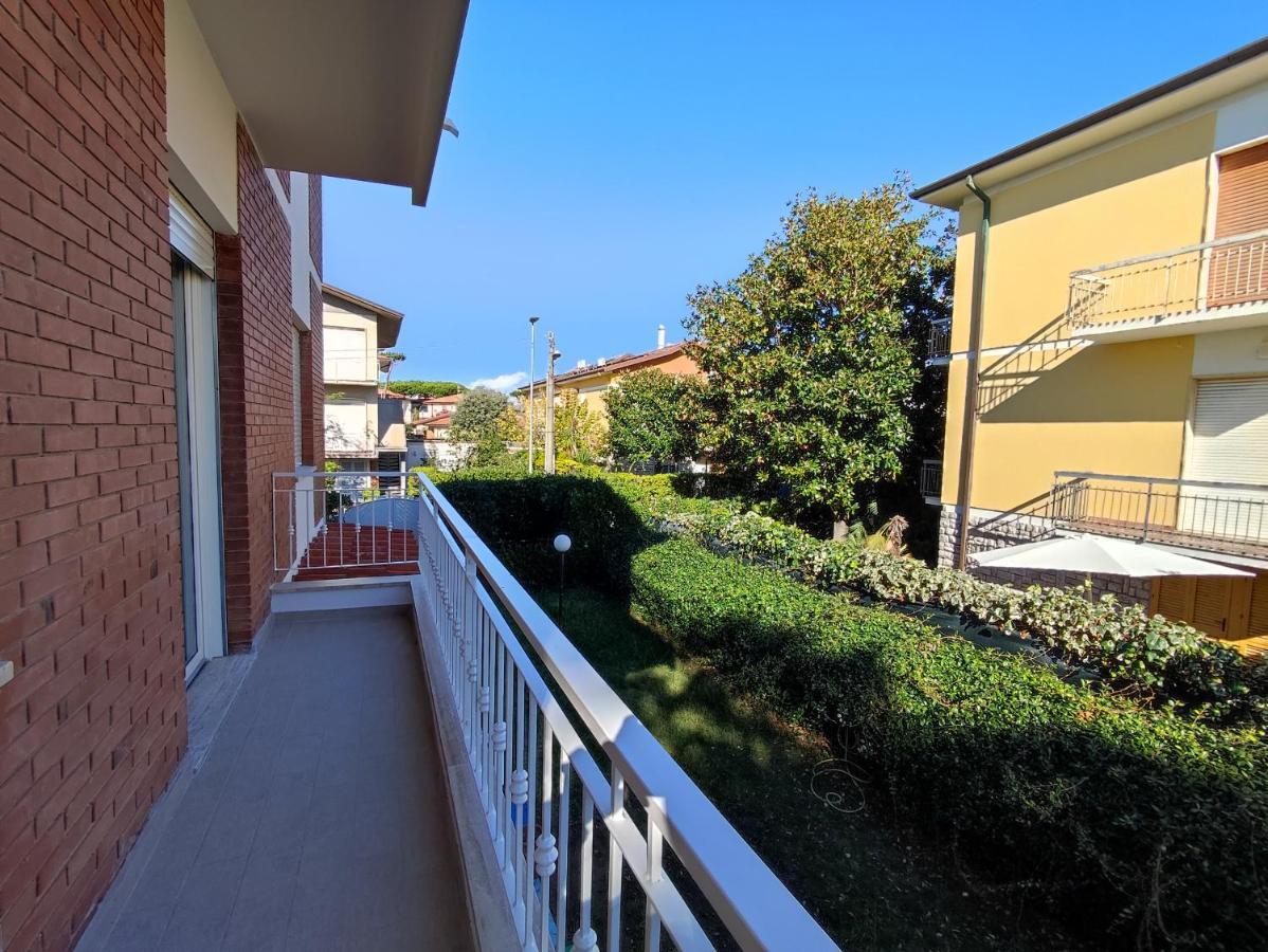 Casa Violina Appartement Lido di Camaiore Buitenkant foto